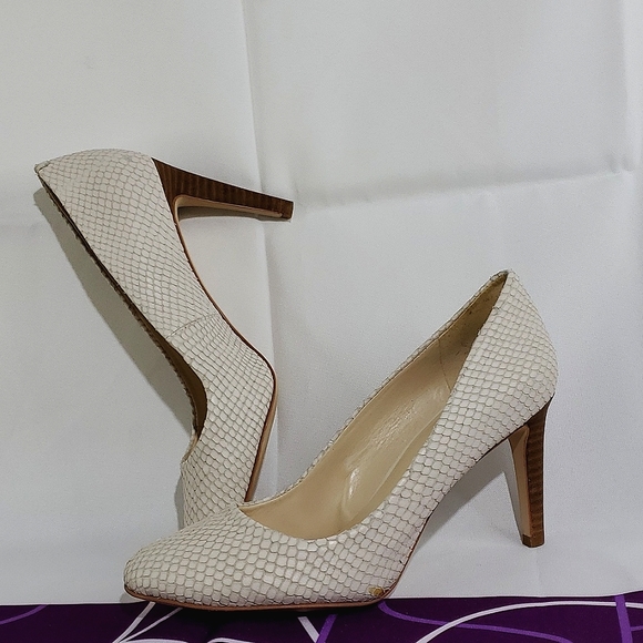 Nine West White/Cream Leather Snakeskin Closed Toe Heels - Size 6.5 M - Picture 1 of 16